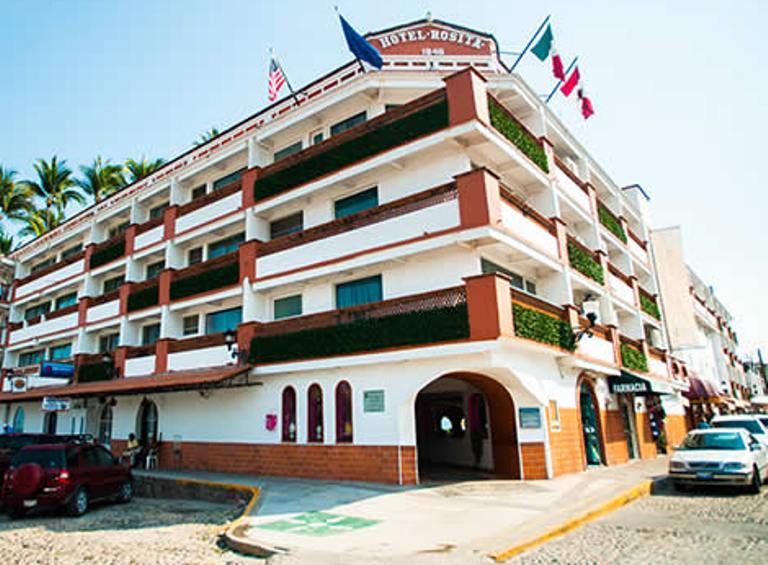29. ¿Cuál fue el primer hotel construido en Puerto Vallarta