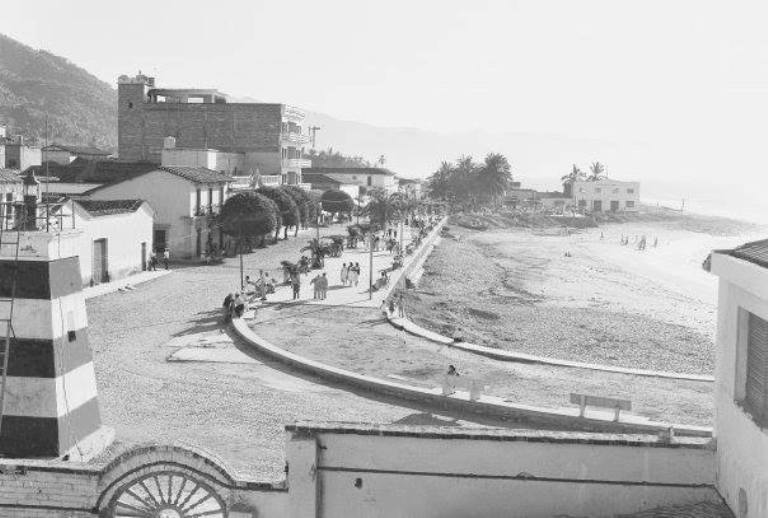 30. ¿Cuándo se construyó el malecón de Puerto Vallarta